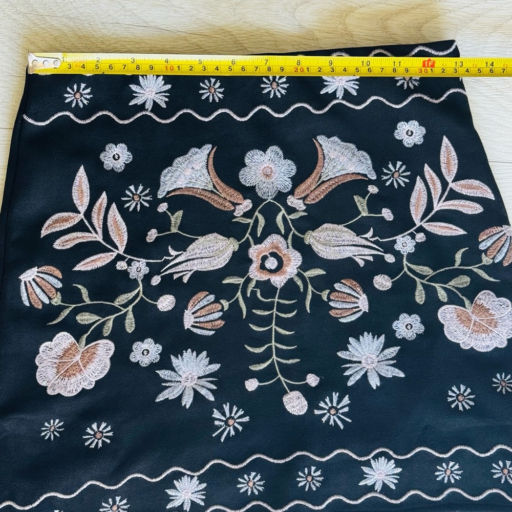 Francesca’s, miami Floral Embroidered Black Suede Skirt Size S - Picture 9 of 14
